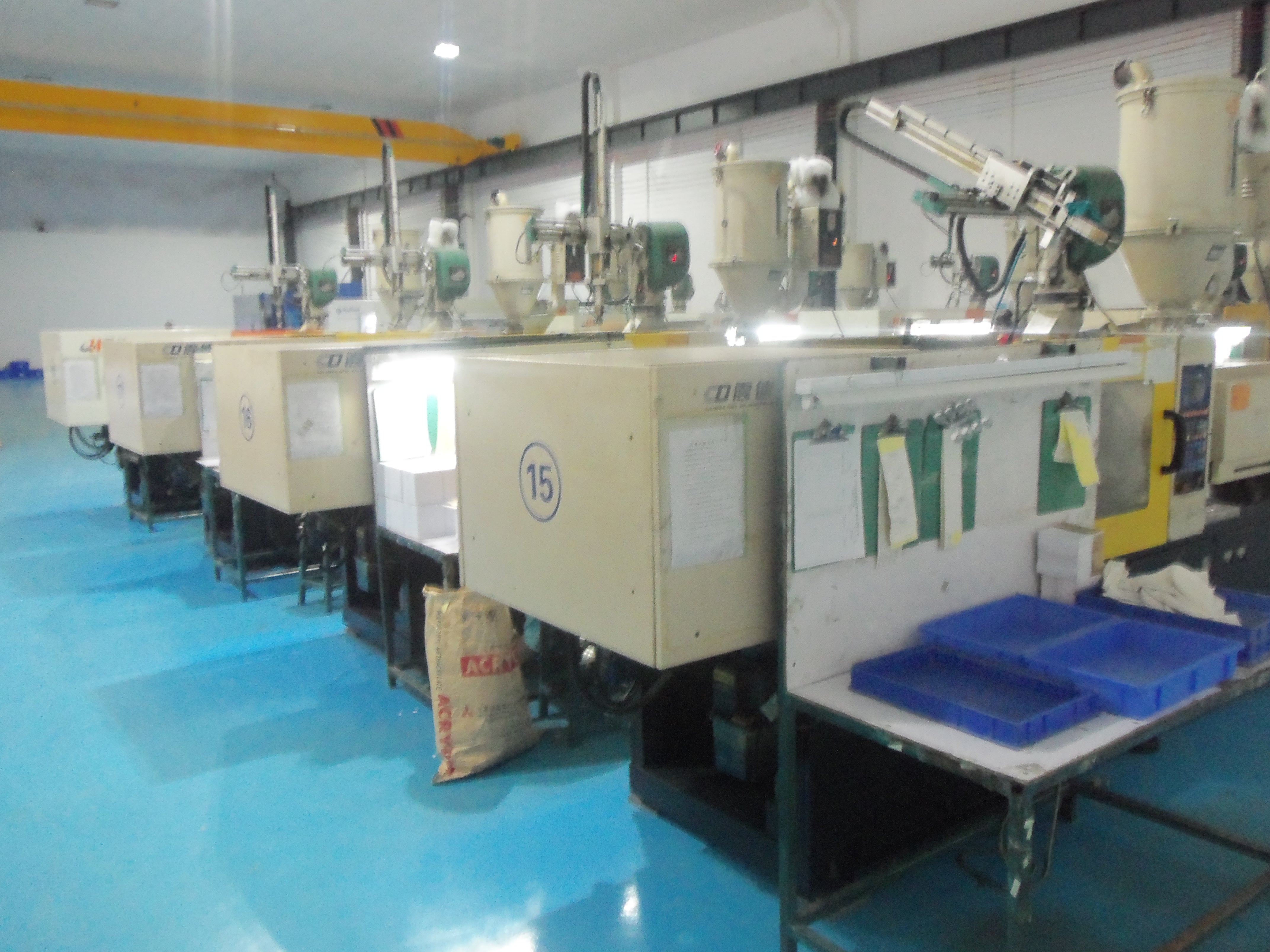 旭錦塑膠模具有限公司，注塑模具車(chē)間